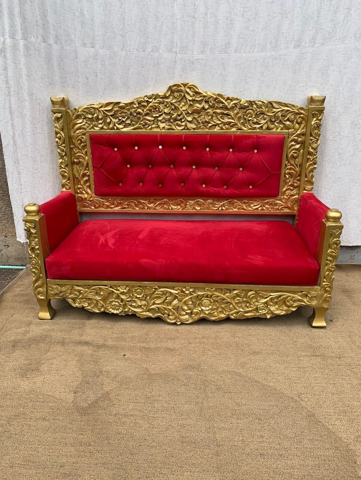 Gold and red 3-seater royal chair - Image 1