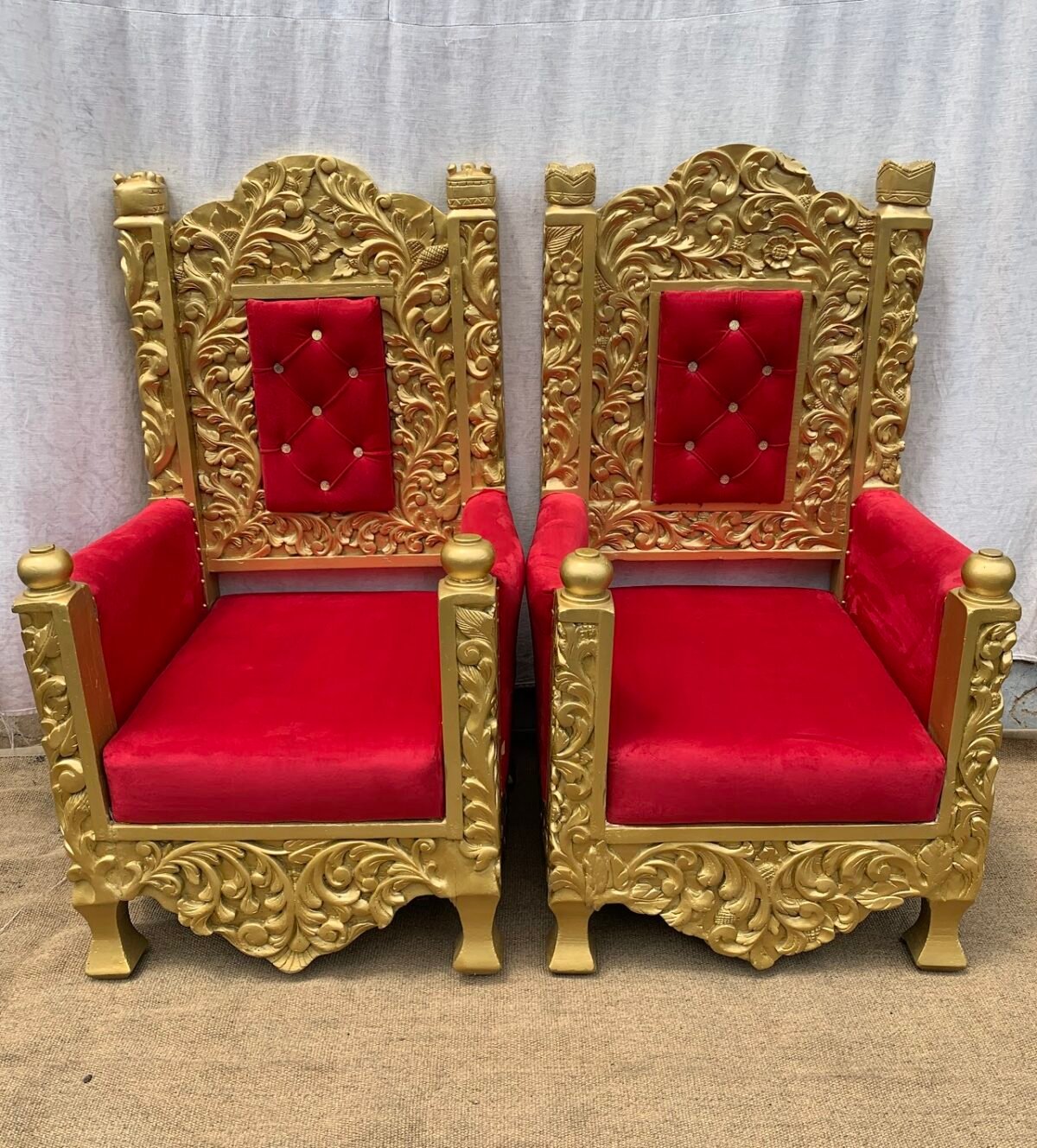 Gold and red single royal chair - Image 1