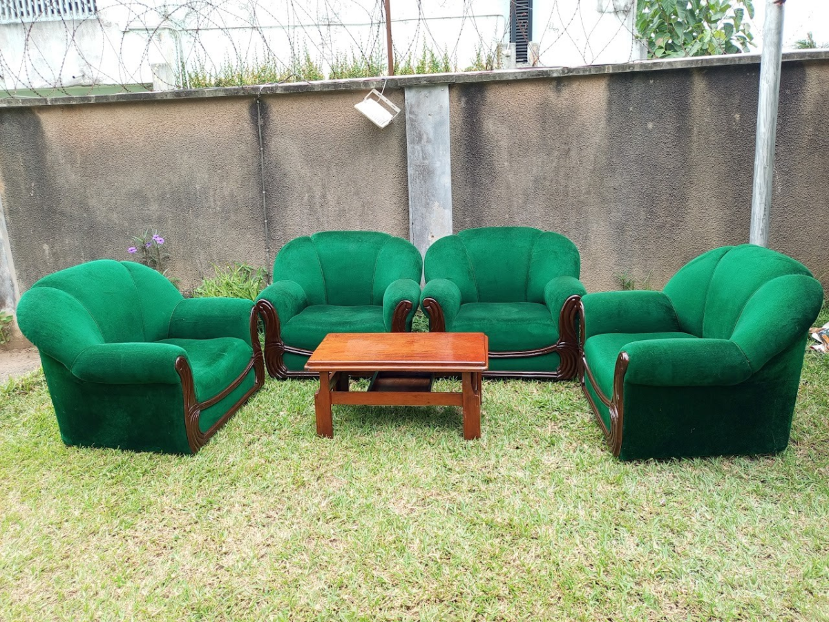 Green Single seater sofa Green Single-Seater Sofa - Image 1