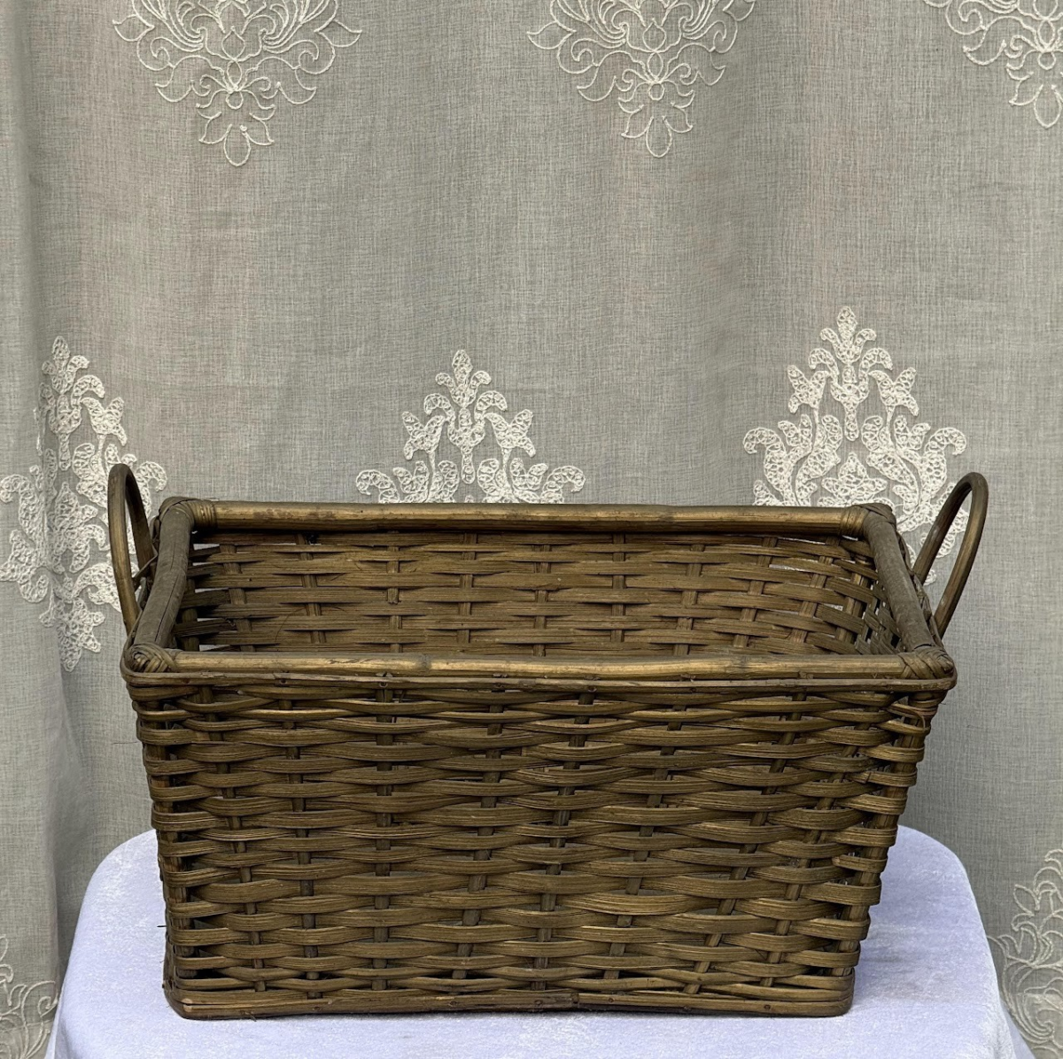 Handwoven seagrass storage - Image 1