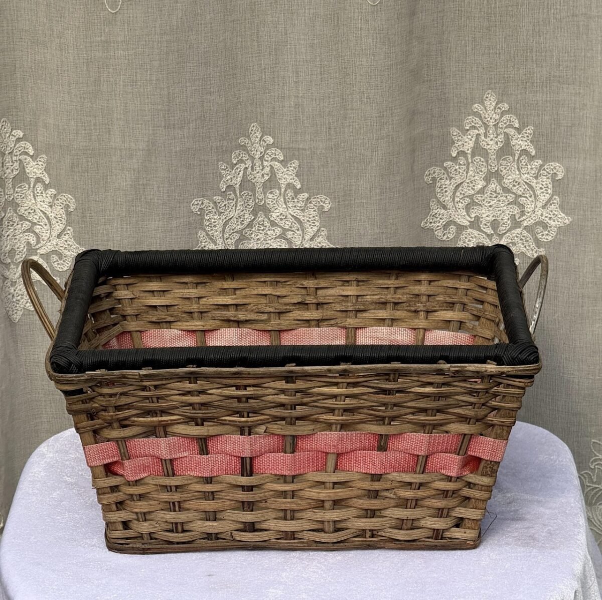 Handwoven seagrass storage - Image 1