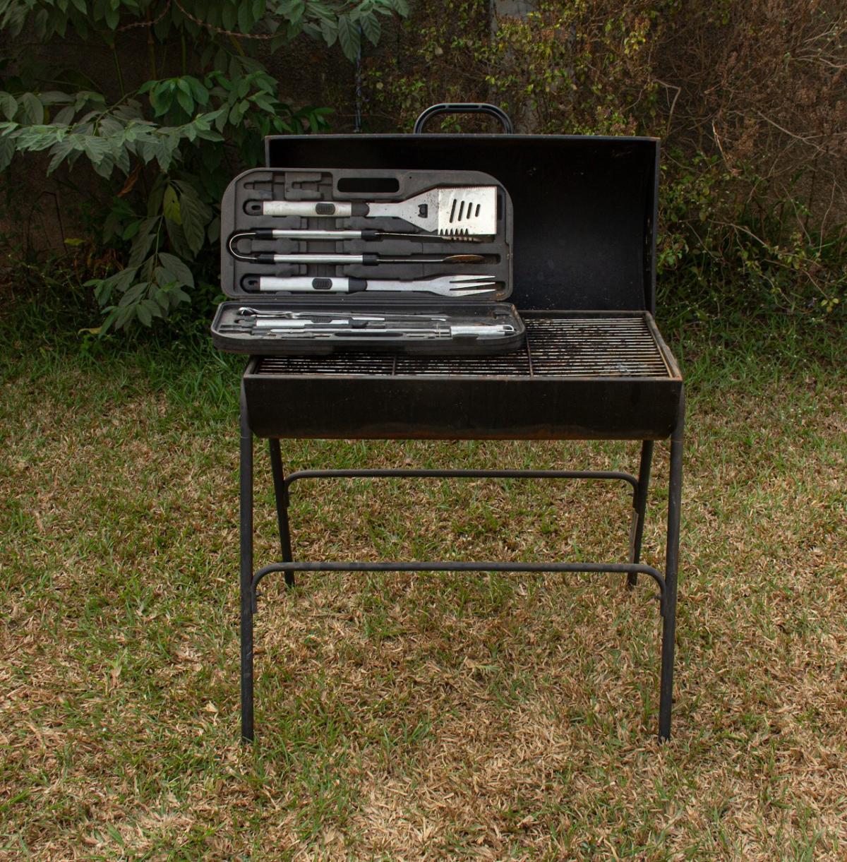 Metal Barbecue Grill - Image 1