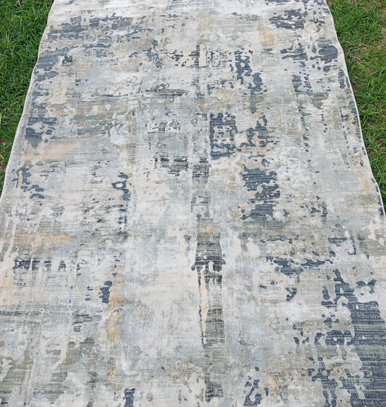 Modern Abstract Rug Modern Abstract Rug - Image 1
