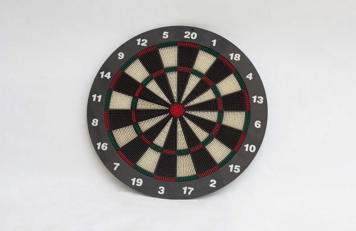 Plastic dart board - Image 1