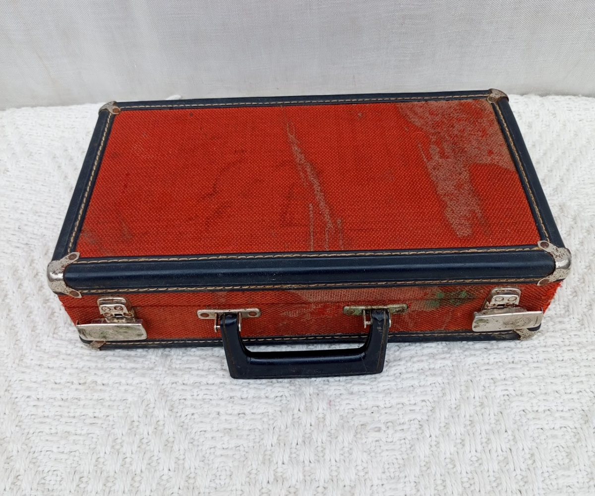 Red Clarinet case - Image 2