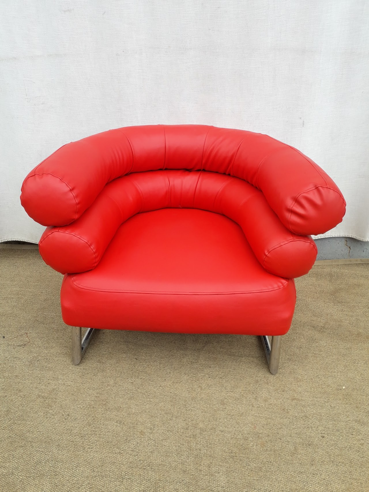 Red Lounge Chair Red Lounge Chair - Image 1