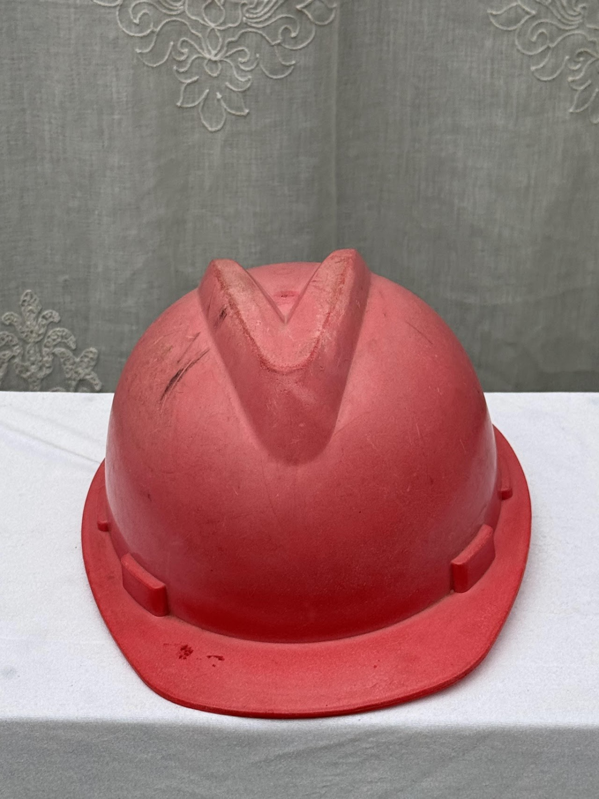 Red helmet - Image 2