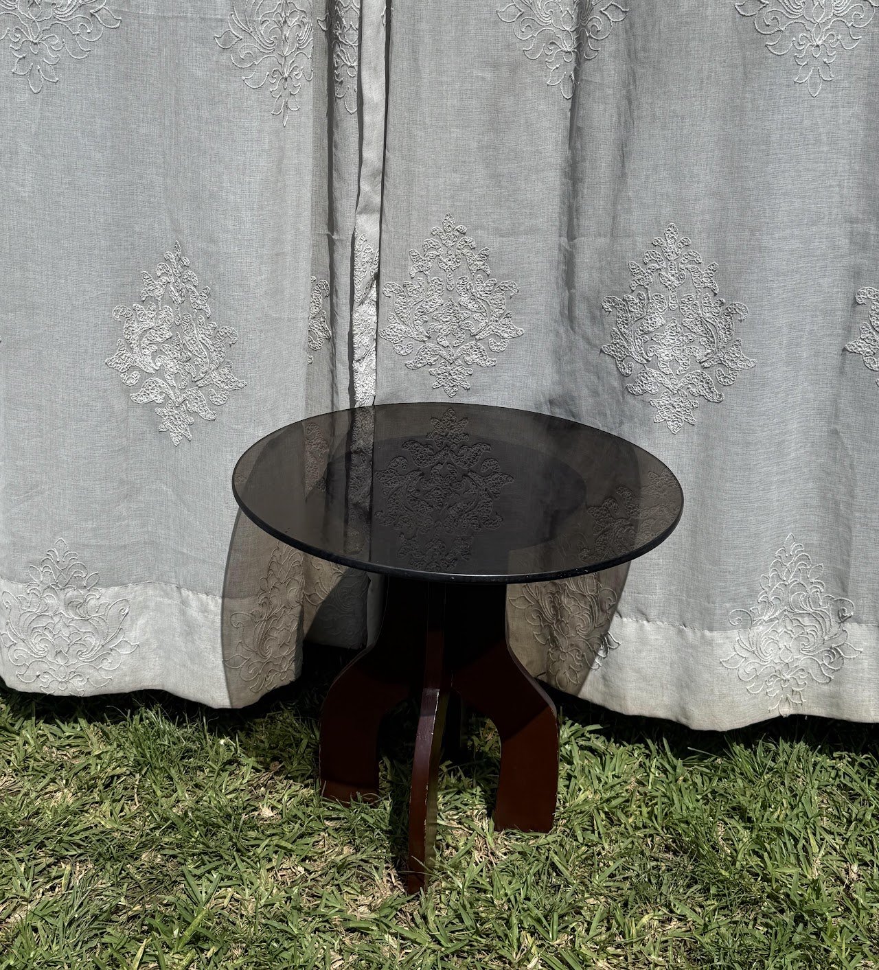 Round Pedestal Tripod Table Round Pedestal Tripod Table - Image 1