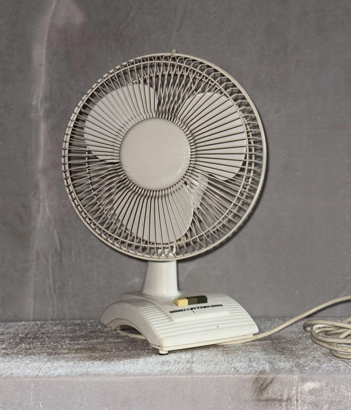 Small Electric Desk Fan - Image 2