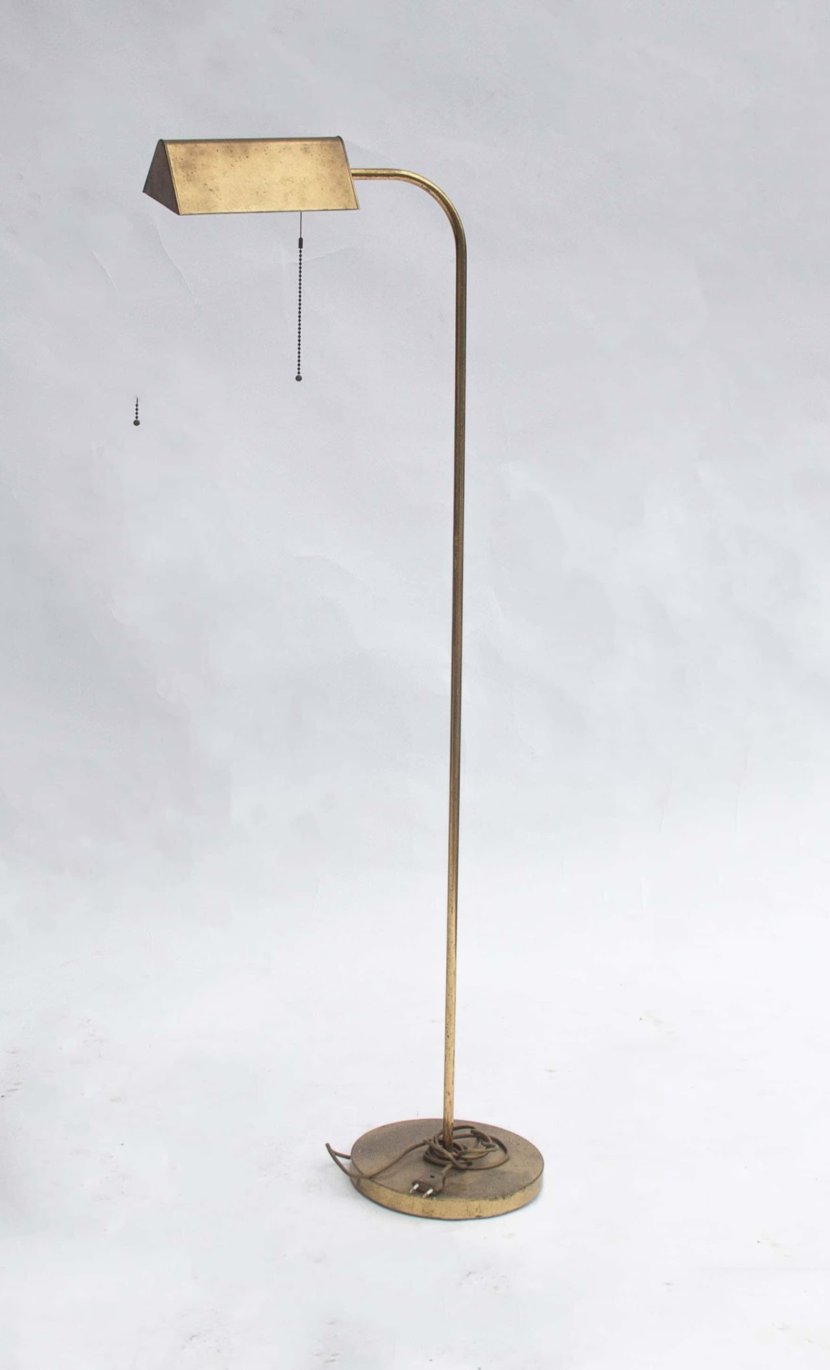 V-fold Floor Lamp V-fold Floor Lamp - Image 1