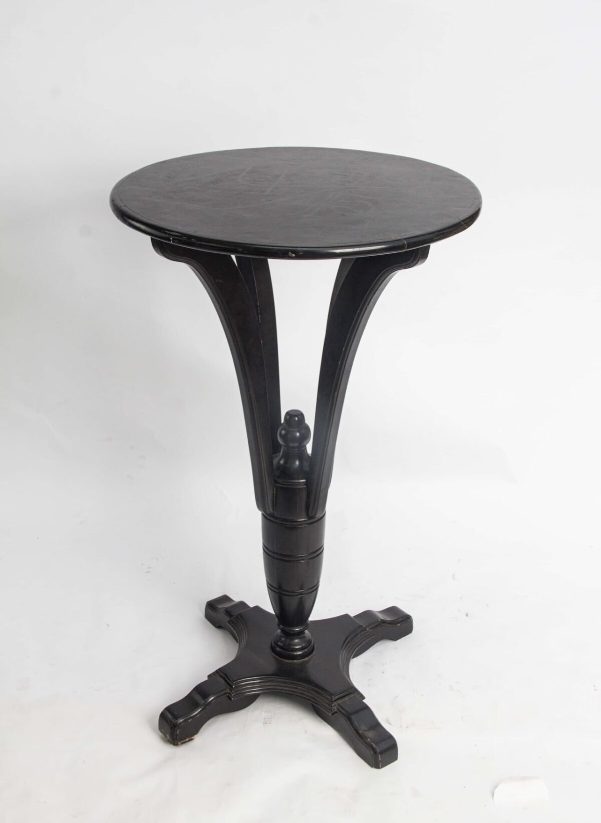 Victorian Style pedestal table - Image 1