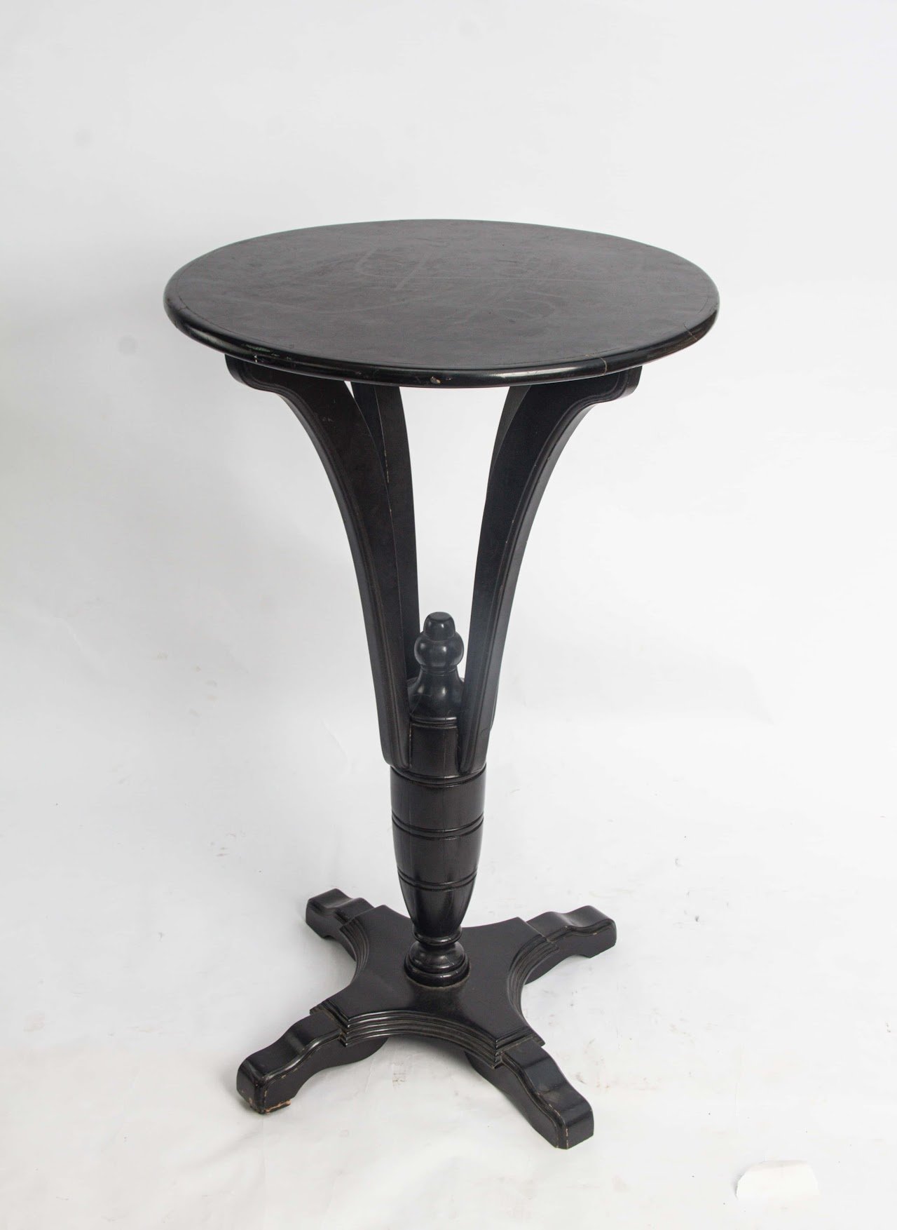 Victorian Style pedestal table Victorian Style pedestal table - Image 1