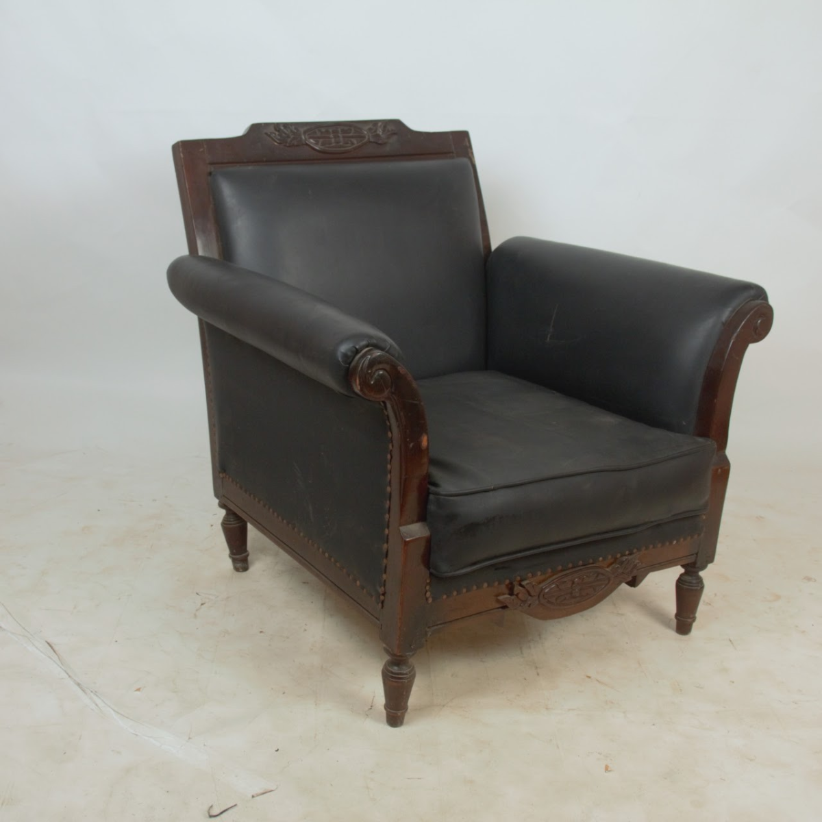 Vintage Leather Arm Chair Vintage Leather Arm Chair - Image 1