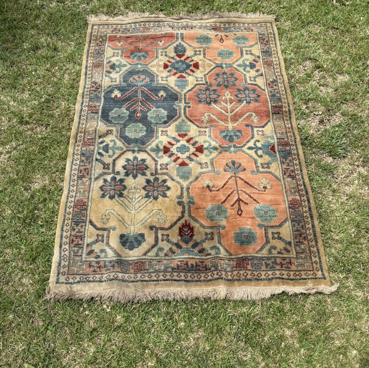 Vintage Medallion Area Rug Vintage Medallion Area Rug - Image 1