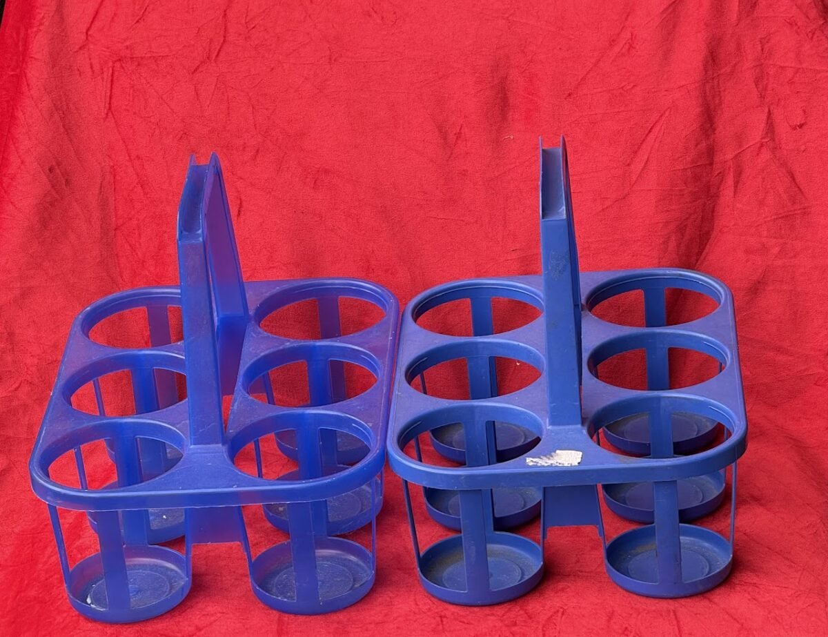Vintage Plastic 6-Bottle Carrier 2 Vintage Plastic 6-Bottle Carrier(Small) - Image 1
