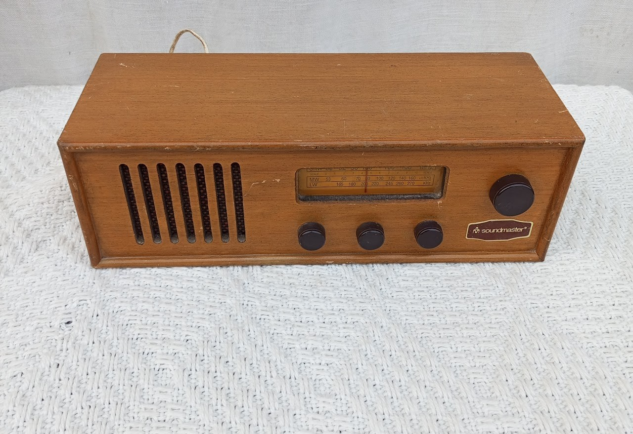 Vintage Radio Vintage Radio - Image 1