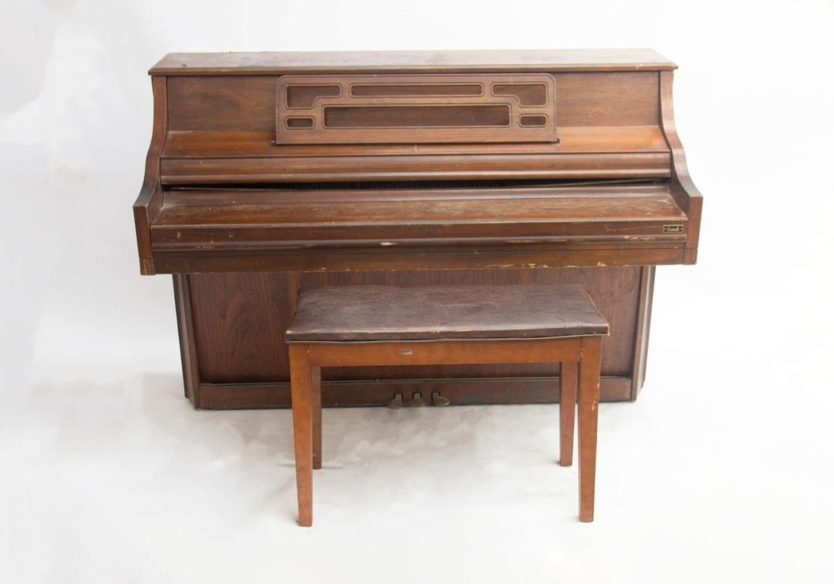 Vintage wooden grand piano - Image 3
