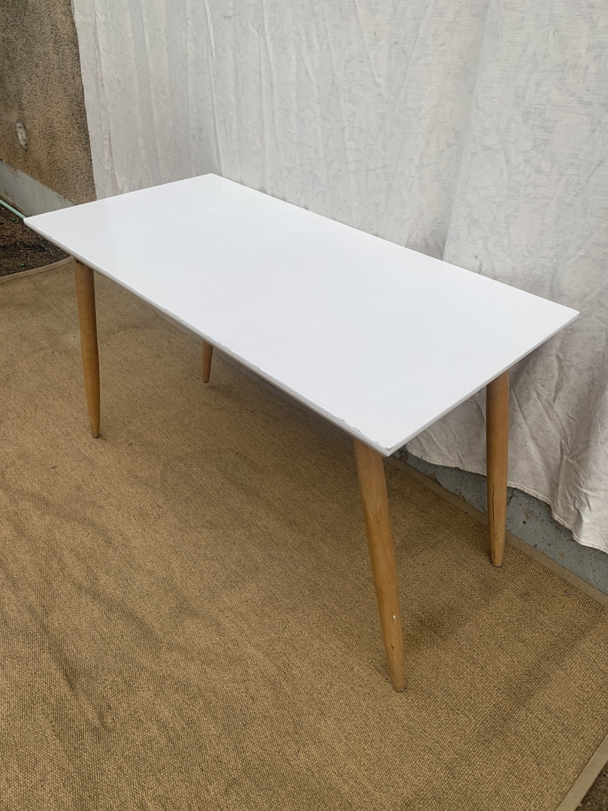 White Gloss Table - Image 2