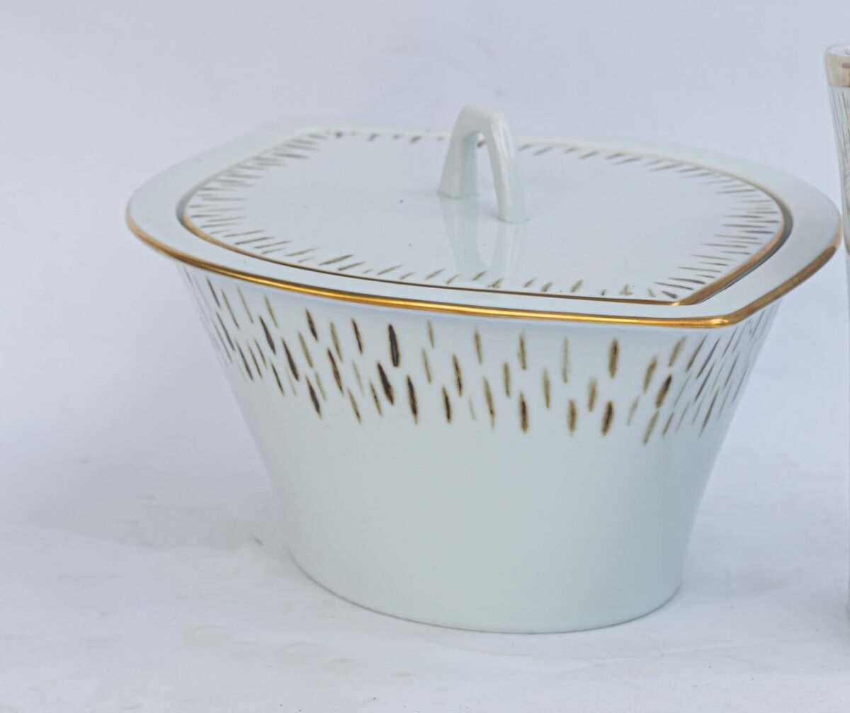 White ceramic dish - Image 1