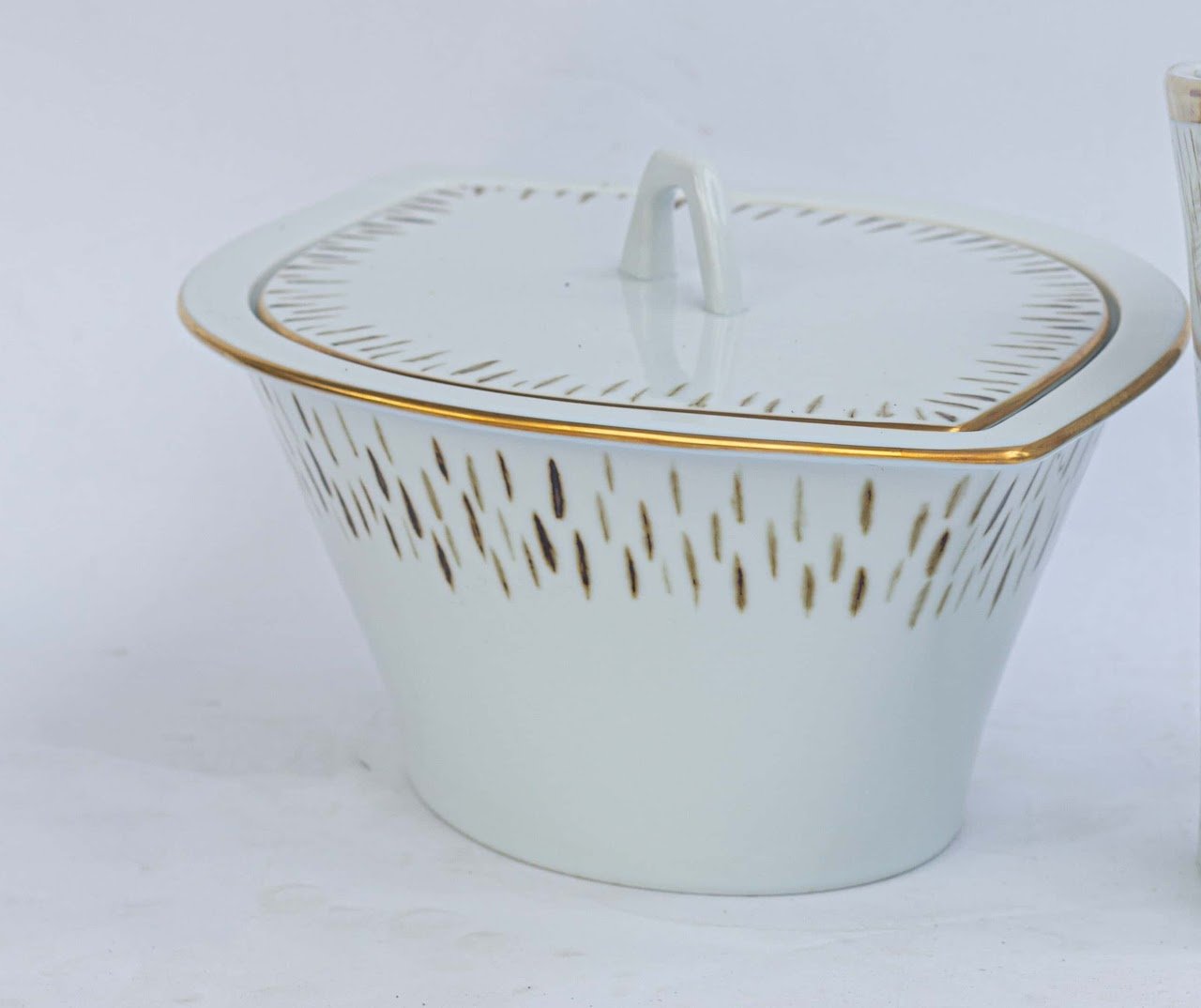White ceramic dish 2 White ceramic dish - Image 1