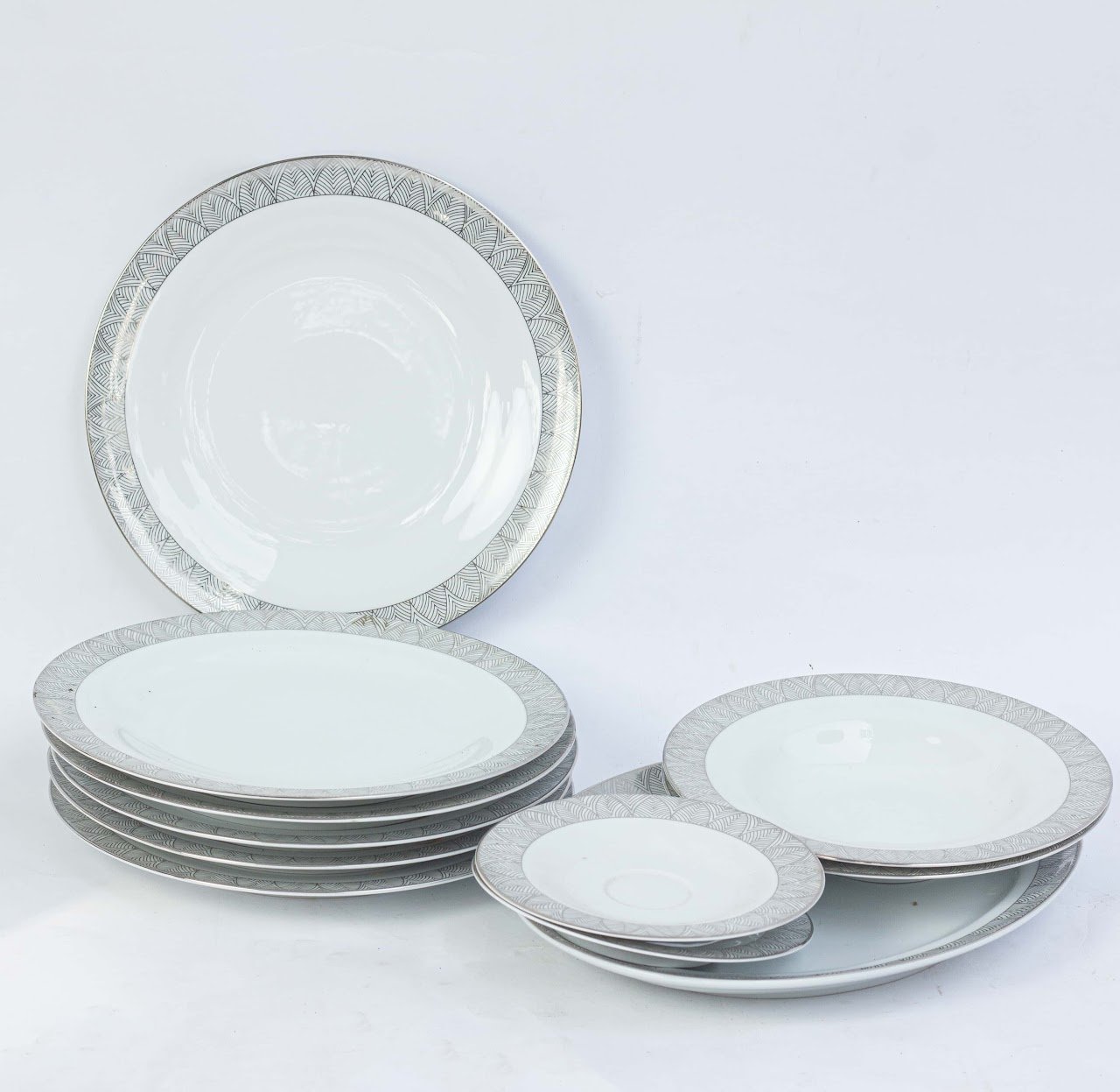 White ceramic plate White ceramic plates - Image 1