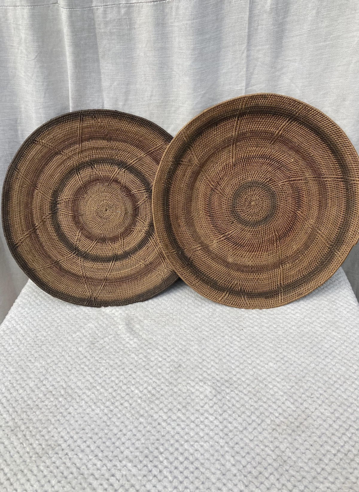 Woven circular mats - Image 1