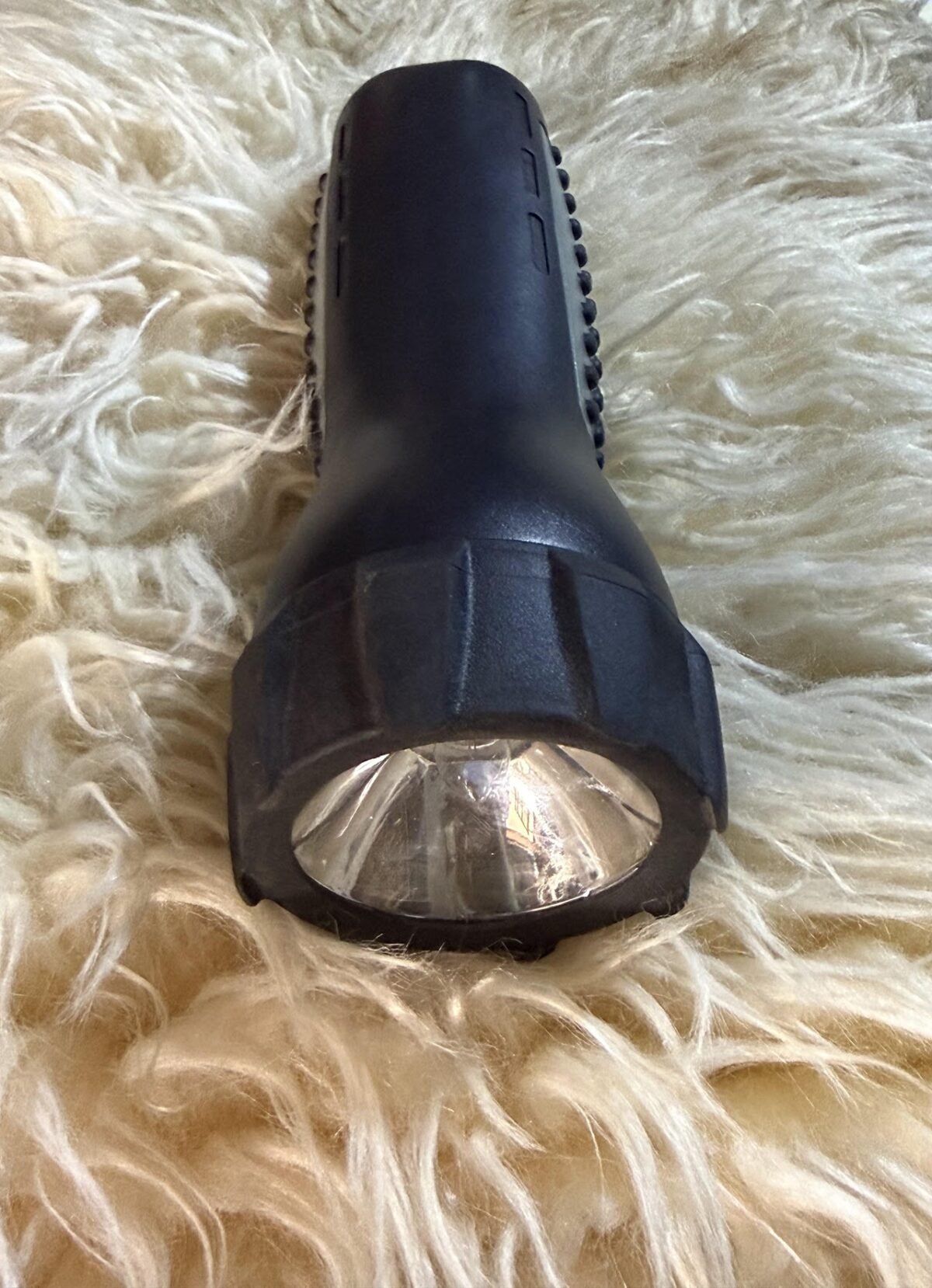 handheld flashlight 2 Handheld Flashlight - Image 1