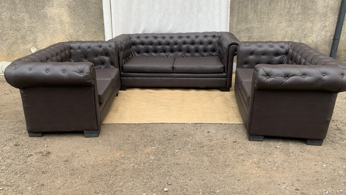 2-seater leather chesterfield Sofa - Image 2