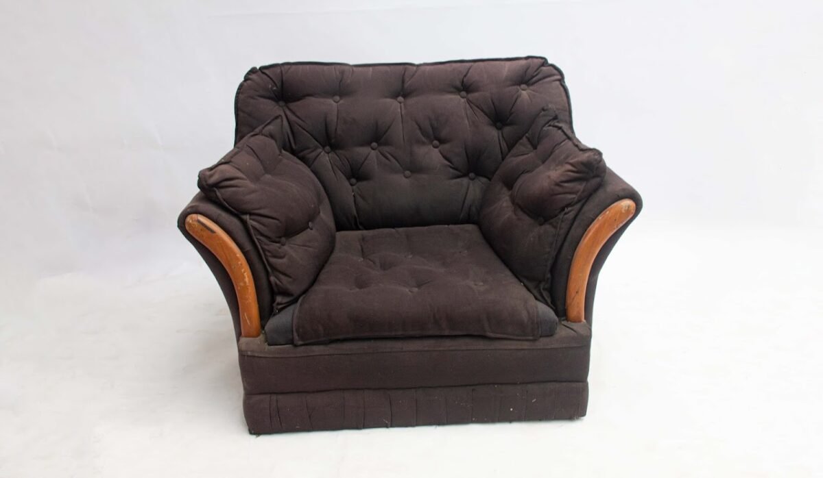 single seater arm chair Single seater arm chair - Image 1