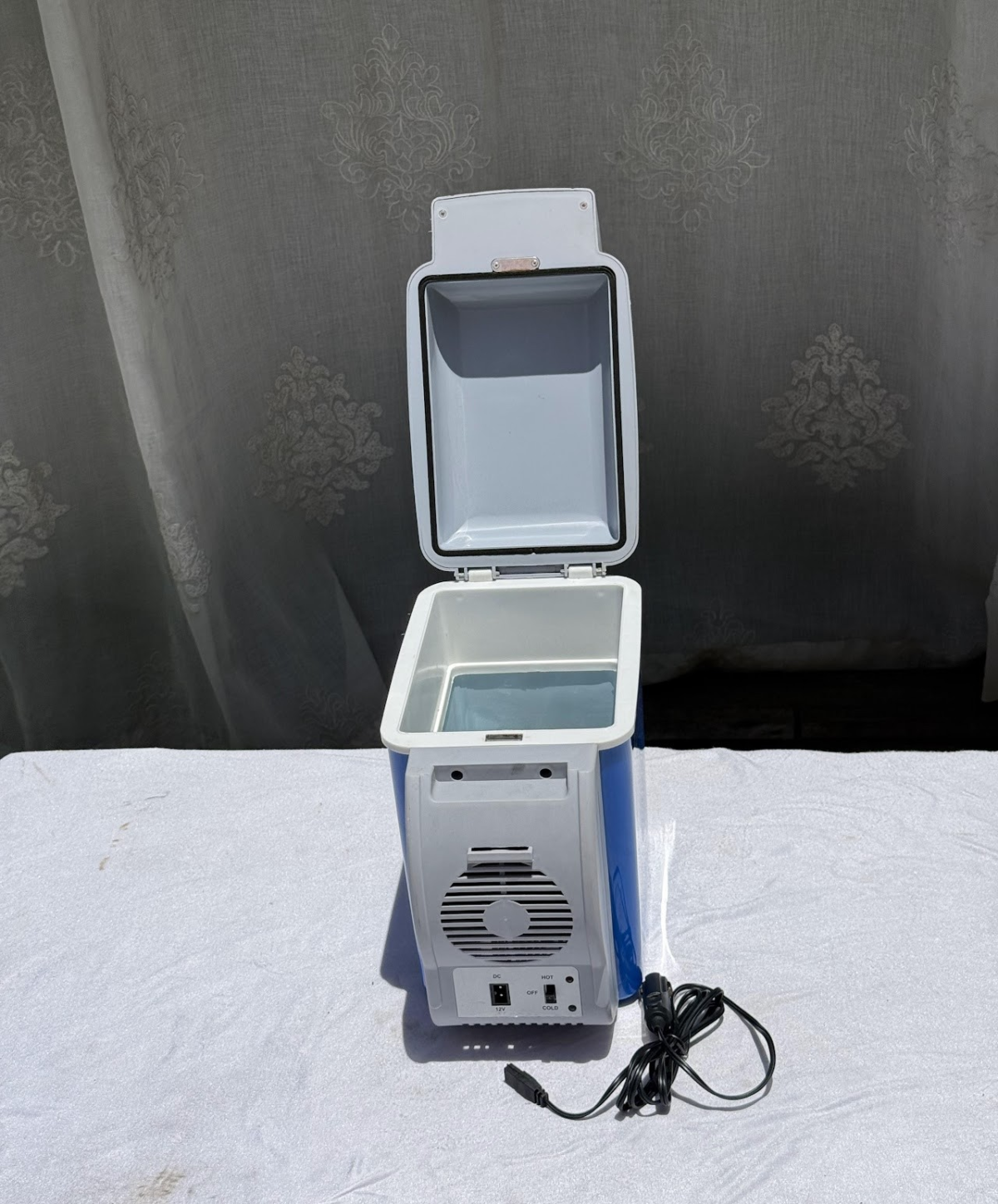Portable cooler and warmer Portable Cooler & Warmer - Image 1
