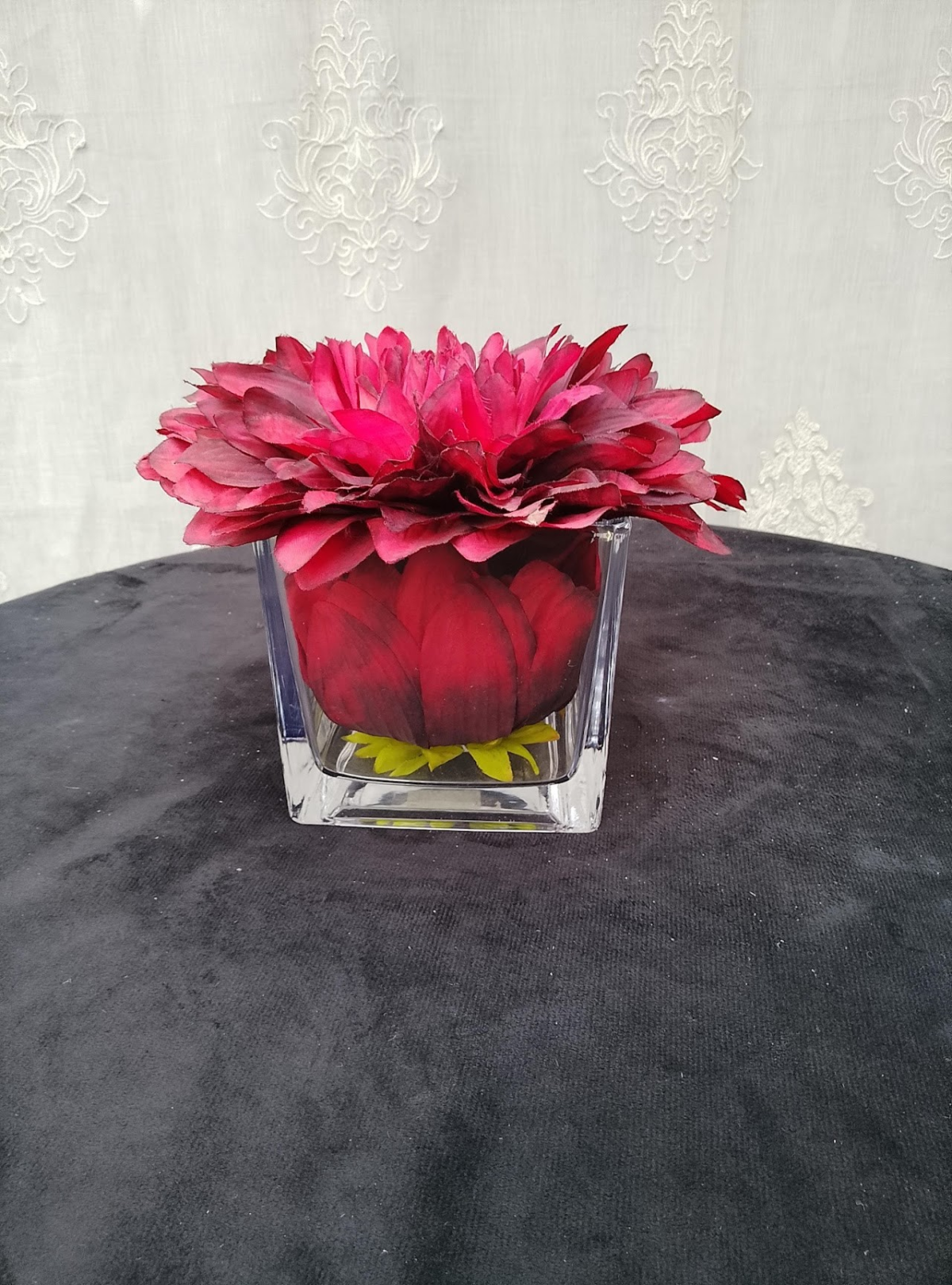 Square Glass Vase with flowers - Image 1