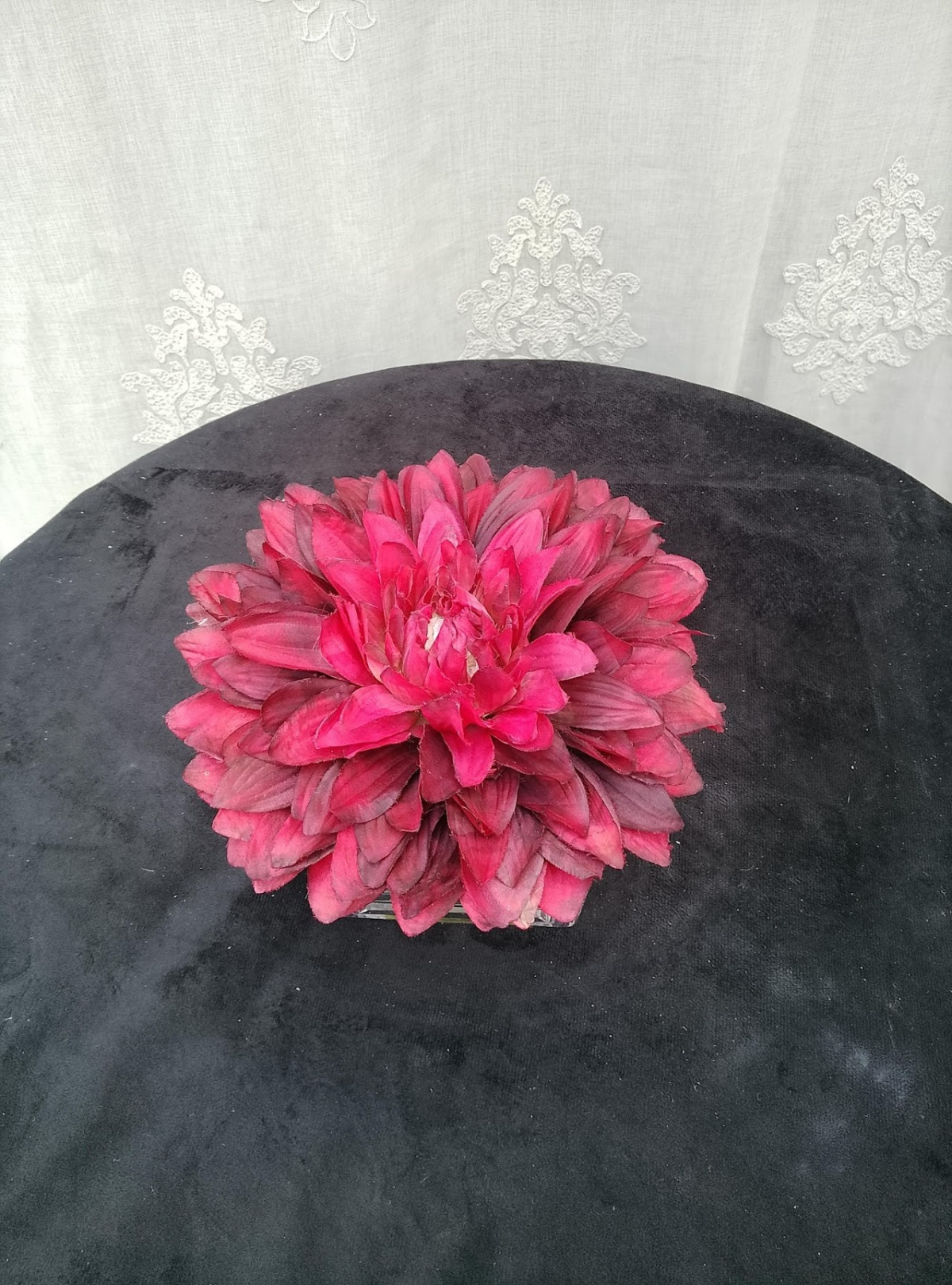 Square Glass Vase with flowers - Image 2
