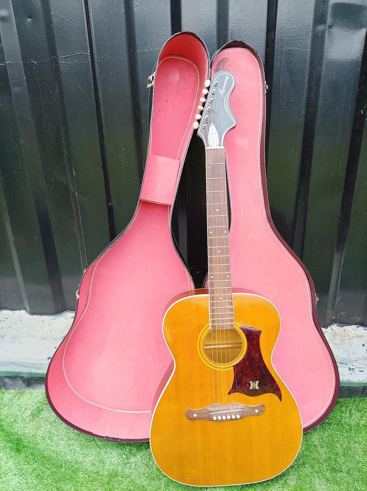 Brown Acoustic Guitar Brown Acoustic Guitar - Image 1