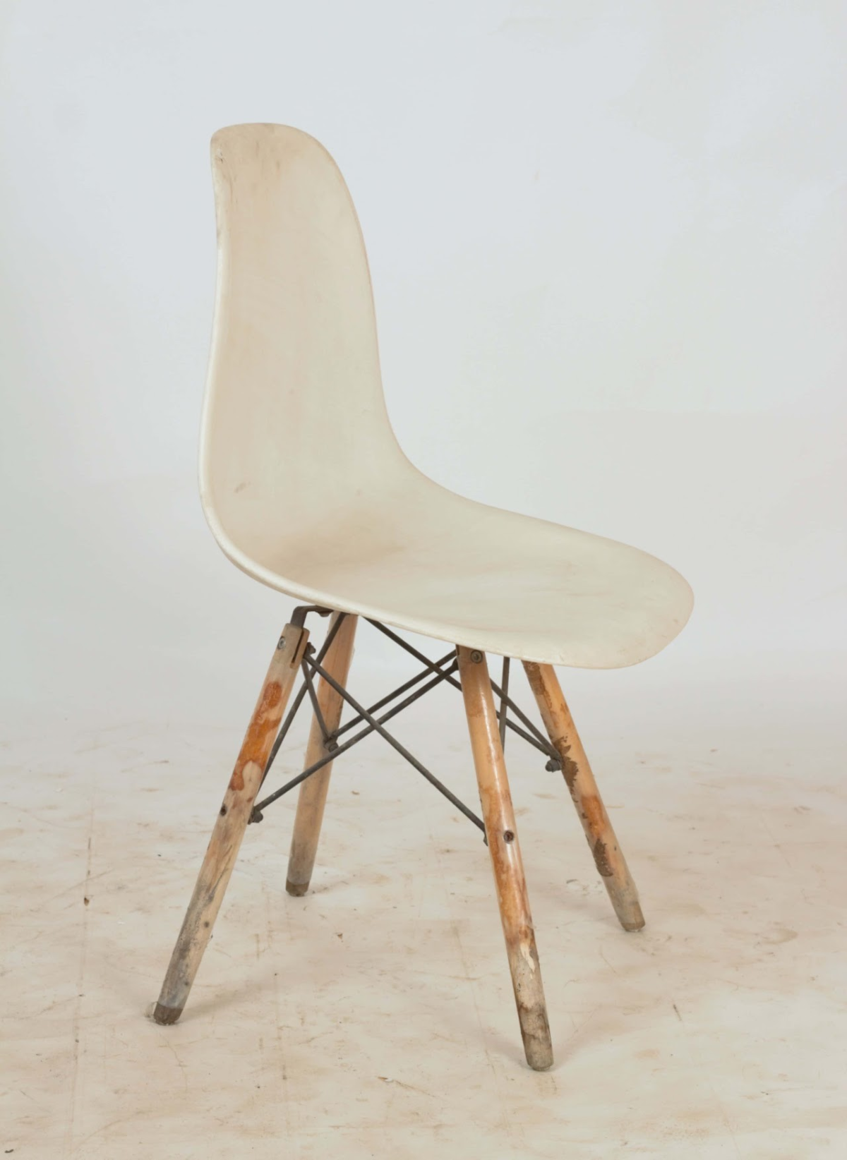 Eames-Style Molded Shell Chair - Image 1