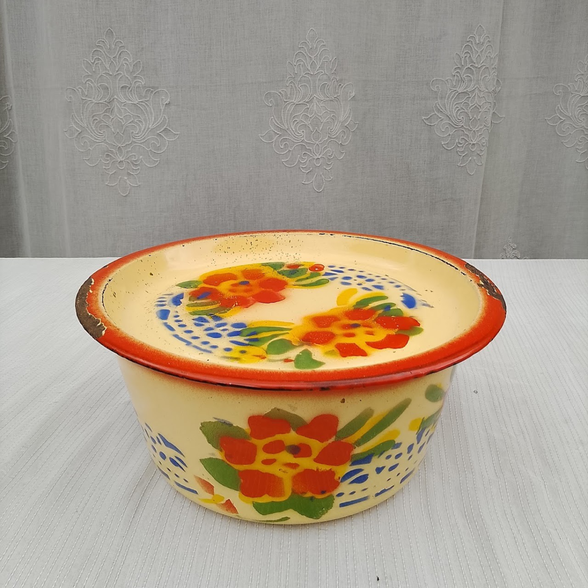 Vintage Enamelware Bowls with Lid - Image 1