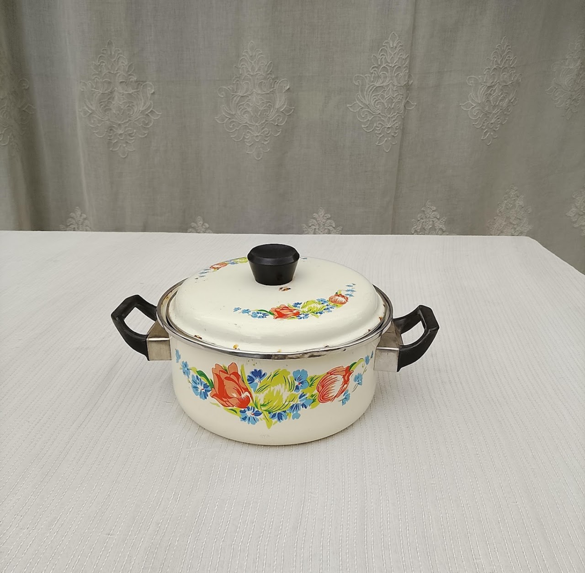 Vintage Enamel Pot (Tulip Floral Print) - Image 1